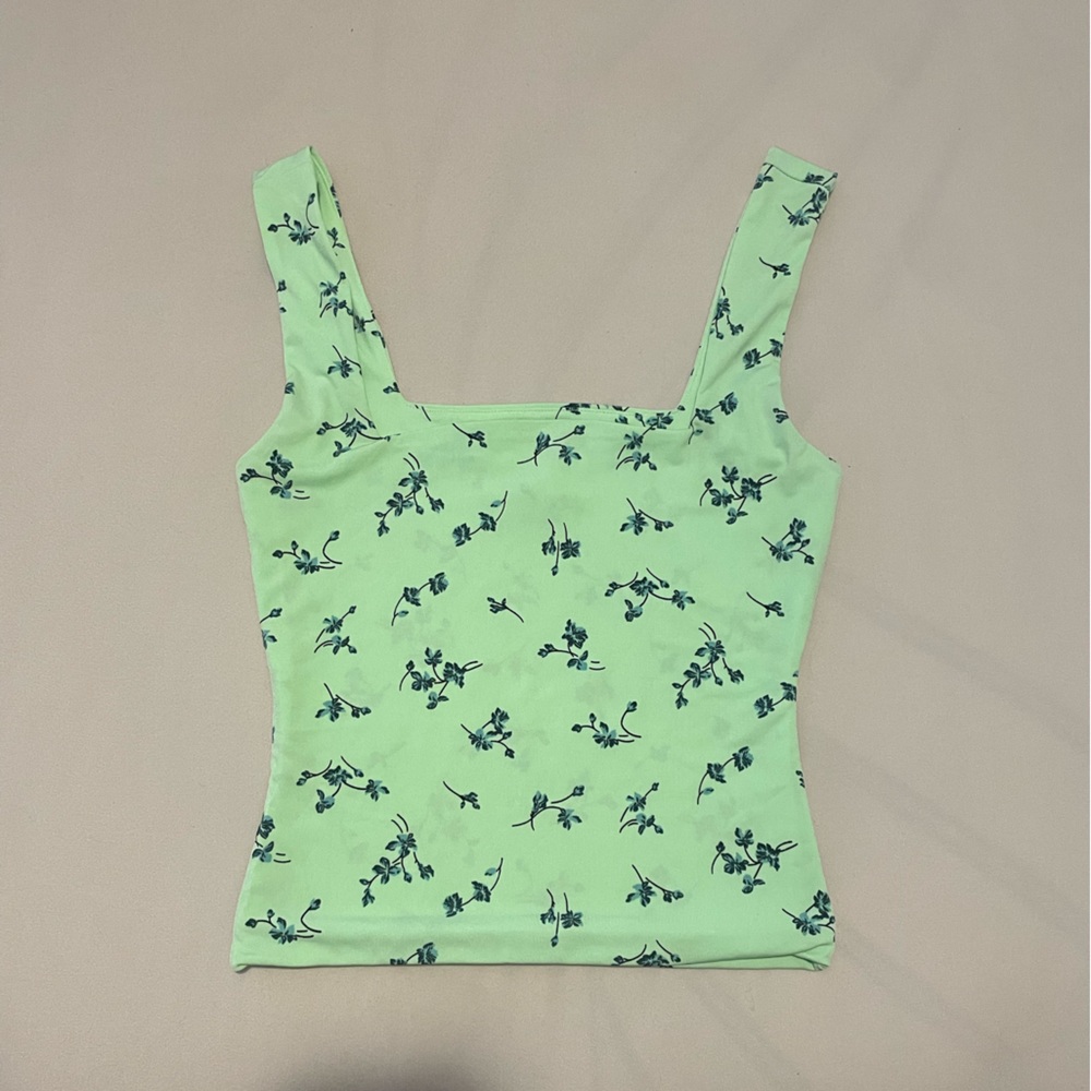 Fitted floral Tank size xs